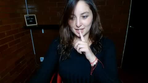 Snapshot of lunaa_m_ chatting on February 18, 2025, 9:53 pm lunaa_m_ online show from February 18, 2025, 9:53 pm