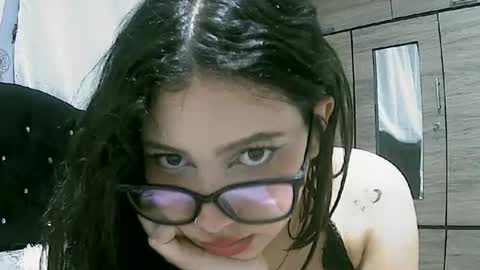 lunaa_sub online show from January 31, 2025, 2:58 am