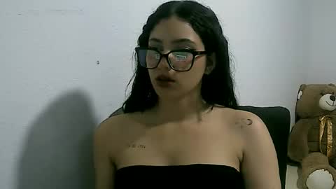 lunaa_sub online show from February 9, 2025, 12:06 am