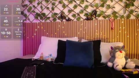 lunaaa_07 online show from May 5, 2026, 4:20 am
