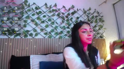 lunaaa_07 online show from May 26, 2026, 3:57 am