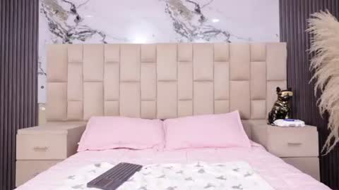 Snapshot of lunaanddantee_ chatting on July 25, 2026, 4:21 am Luna And Dante online show from July 25, 2026, 4:21 am