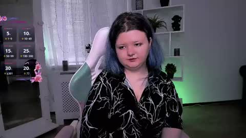Snapshot of lunaar_ chatting on April 17, 2026, 5:43 am Luna online show from April 17, 2026, 5:43 am
