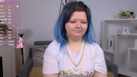 Snapshot of lunaar_ chatting on May 6, 2026, 5:46 am Luna online show from May 6, 2026, 5:46 am