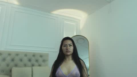 lunabella_212 online show from October 26, 2025, 1:50 pm