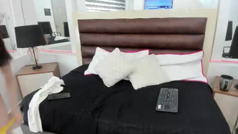 lunabelleth online show from July 28, 2026, 8:52 pm