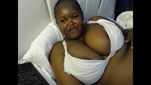 lunabloom01 online show from February 4, 2026, 10:21 am