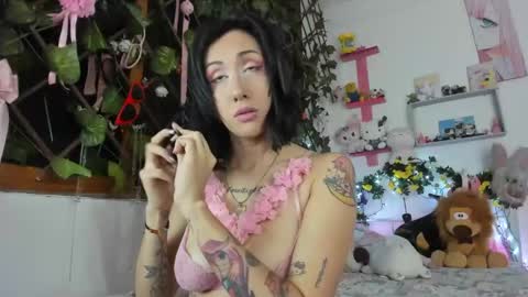 Snapshot of lunacristal_moon chatting on December 9, 2024, 1:18 am lunacristal_moon online show from December 9, 2024, 1:18 am