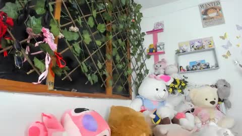 Snapshot of lunacristal_moon chatting on February 27, 2025, 6:50 am lunacristal_moon online show from February 27, 2025, 6:50 am