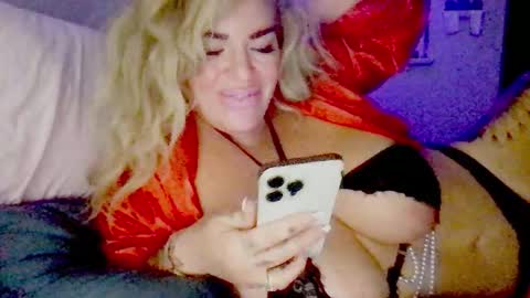 Snapshot of lunadaddysgirl chatting on November 26, 2025, 8:15 am Luna Daddys Girl online show from November 26, 2025, 8:15 am