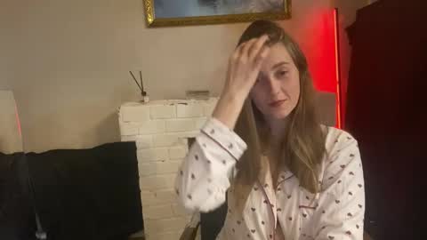 Snapshot of lunafeather chatting on November 6, 2025, 3:57 pm lunafeather online show from November 6, 2025, 3:57 pm