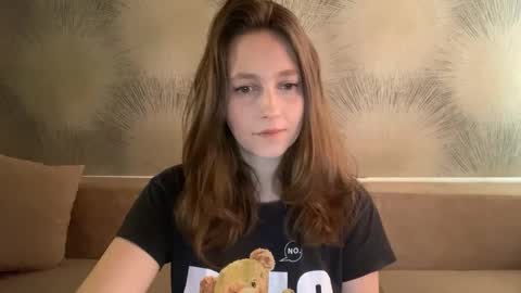 Snapshot of lunafeather chatting on February 21, 2026, 5:19 am lunafeather online show from February 21, 2026, 5:19 am