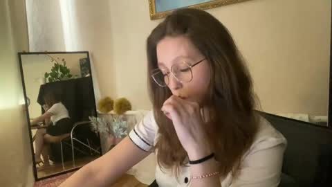 lunafeather online show from April 19, 2026, 12:04 pm