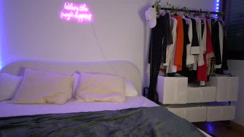 Laura online show from February 27, 2025, 7:12 am