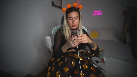 Laura online show from October 31, 2025, 10:27 am