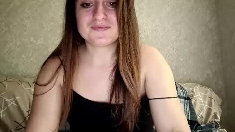 Snapshot of lunalili_1900 chatting on June 18, 2026, 9:14 am Layla online show from June 18, 2026, 9:14 am