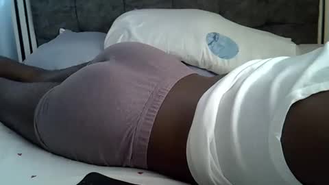 Snapshot of lunalove22_ chatting on March 21, 2026, 8:19 am lunalove22_ online show from March 21, 2026, 8:19 am