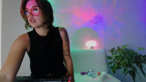 lunalushx  online show from November 5, 2025, 12:54 am