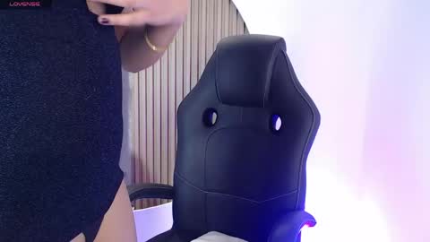 lunamillers_ online show from May 23, 2026, 4:29 am