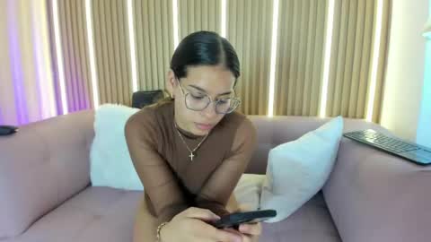 lunamillers_ online show from June 3, 2026, 4:26 am