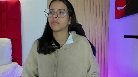 lunamillers_ online show from June 30, 2026, 4:57 am