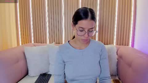 lunamillers_ online show from July 4, 2026, 4:29 am