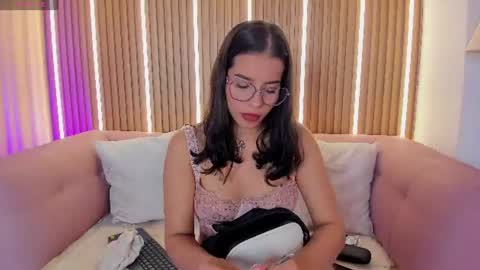 lunamillers_ online show from July 8, 2026, 4:28 am