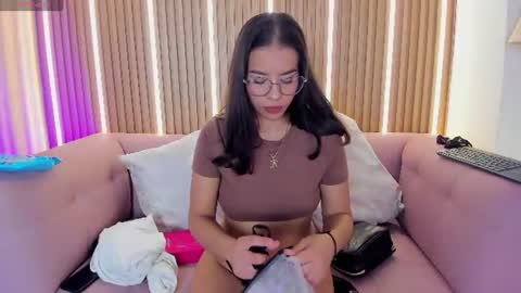 lunamillers_ online show from July 9, 2026, 4:27 am