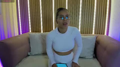 lunamillers_ online show from July 20, 2026, 4:05 am