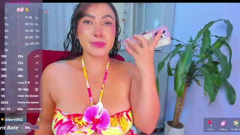 Luna  online show from April 17, 2026, 12:46 am