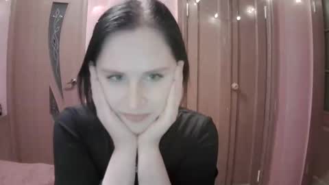 lunamystique_ online show from January 27, 2025, 7:46 pm