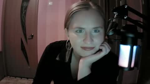 lunamystique_ online show from October 1, 2025, 6:58 pm