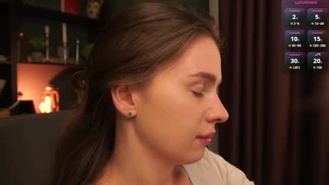 lunaolivia_ online show from October 2, 2025, 12:45 pm