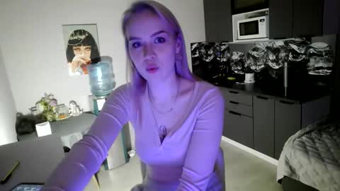 lunapeony online show from February 11, 2026, 3:17 pm