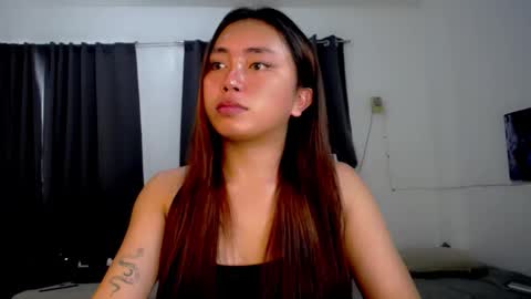 Luna online show from May 1, 2026, 3:00 am