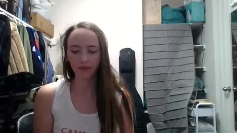 lunapixie2020 online show from April 20, 2026, 6:05 am