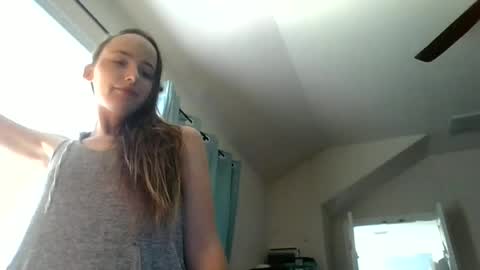 Snapshot of lunapixie2020 chatting on June 18, 2026, 9:30 pm lunapixie2020 online show from June 18, 2026, 9:30 pm
