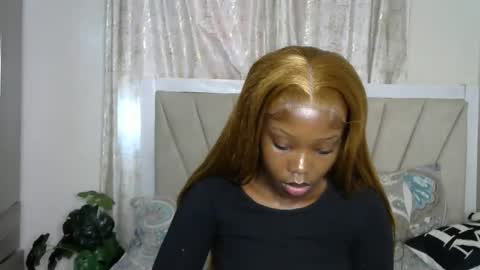 Snapshot of lunar_chocolate000 chatting on April 10, 2026, 9:47 am Smiley online show from April 10, 2026, 9:47 am