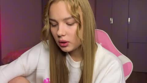 Luna online show from November 9, 2025, 2:48 pm