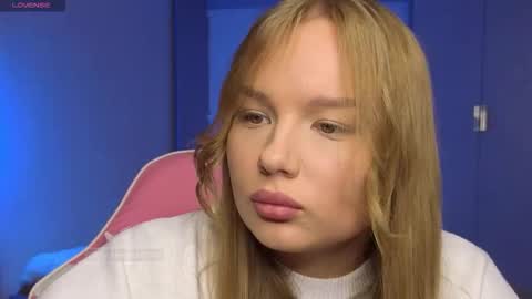 Luna online show from November 12, 2025, 4:40 pm