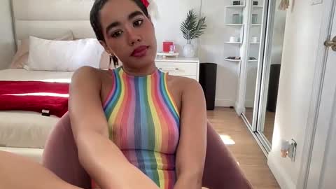 Snapshot of lunaravixen chatting on December 18, 2025, 4:02 pm Luna online show from December 18, 2025, 4:02 pm