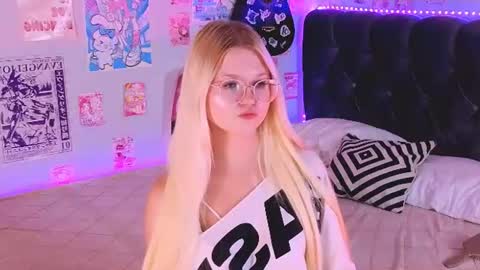 lunariafox online show from July 28, 2026, 8:52 pm