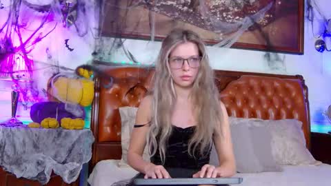 Luna Rishi online show from October 25, 2025, 11:51 am