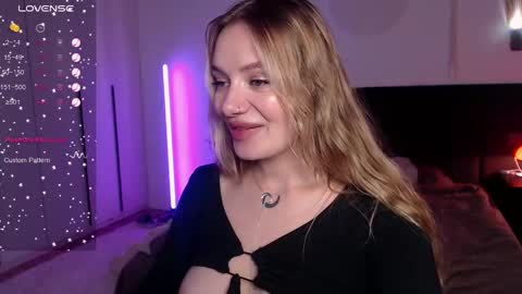 Snapshot of lunaticabae chatting on February 22, 2025, 4:29 am LunaticaBae online show from February 22, 2025, 4:29 am