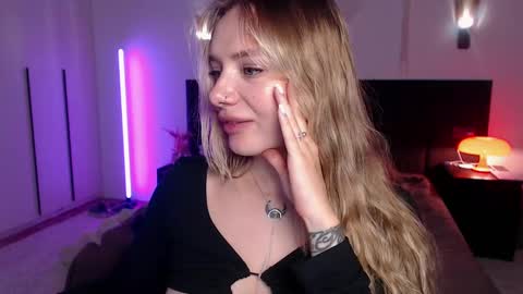 Snapshot of lunaticabae chatting on February 22, 2025, 7:34 am LunaticaBae online show from February 22, 2025, 7:34 am