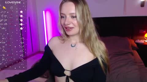 Snapshot of lunaticabae chatting on March 1, 2025, 4:26 am LunaticaBae online show from March 1, 2025, 4:26 am