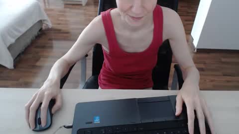 Snapshot of lunavibe_ chatting on June 3, 2026, 2:33 pm lunavibe_ online show from June 3, 2026, 2:33 pm