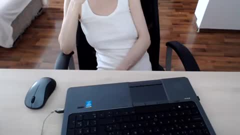 Snapshot of lunavibe_ chatting on July 24, 2026, 11:41 am lunavibe_ online show from July 24, 2026, 11:41 am