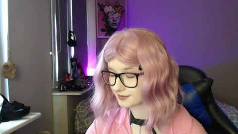 LunaXcherry online show from April 8, 2026, 4:40 pm