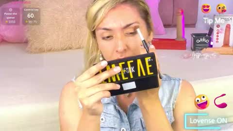 Snapshot of lunitadiva chatting on November 17, 2025, 12:55 pm lunitadiva online show from November 17, 2025, 12:55 pm